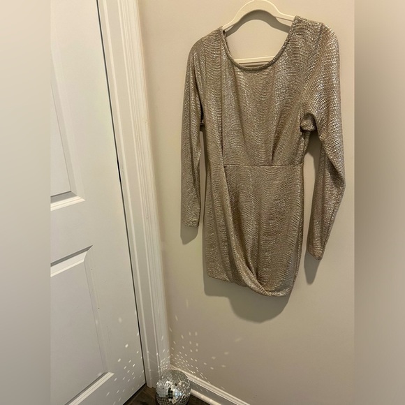 BCBGenration Women’s Gold Foil Long Sleeve Dress 🪩 - Picture 1 of 8